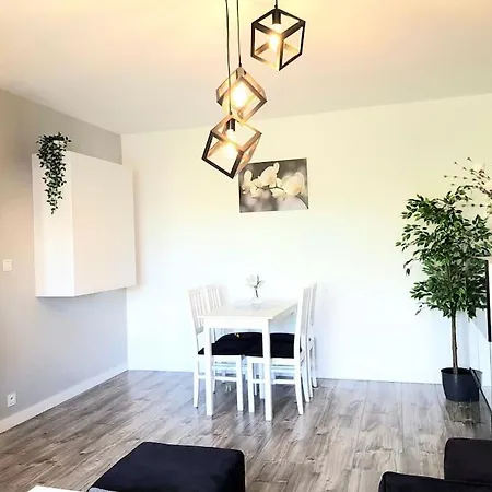 Modern Capital Downtown 2 Balcony Apartment *
